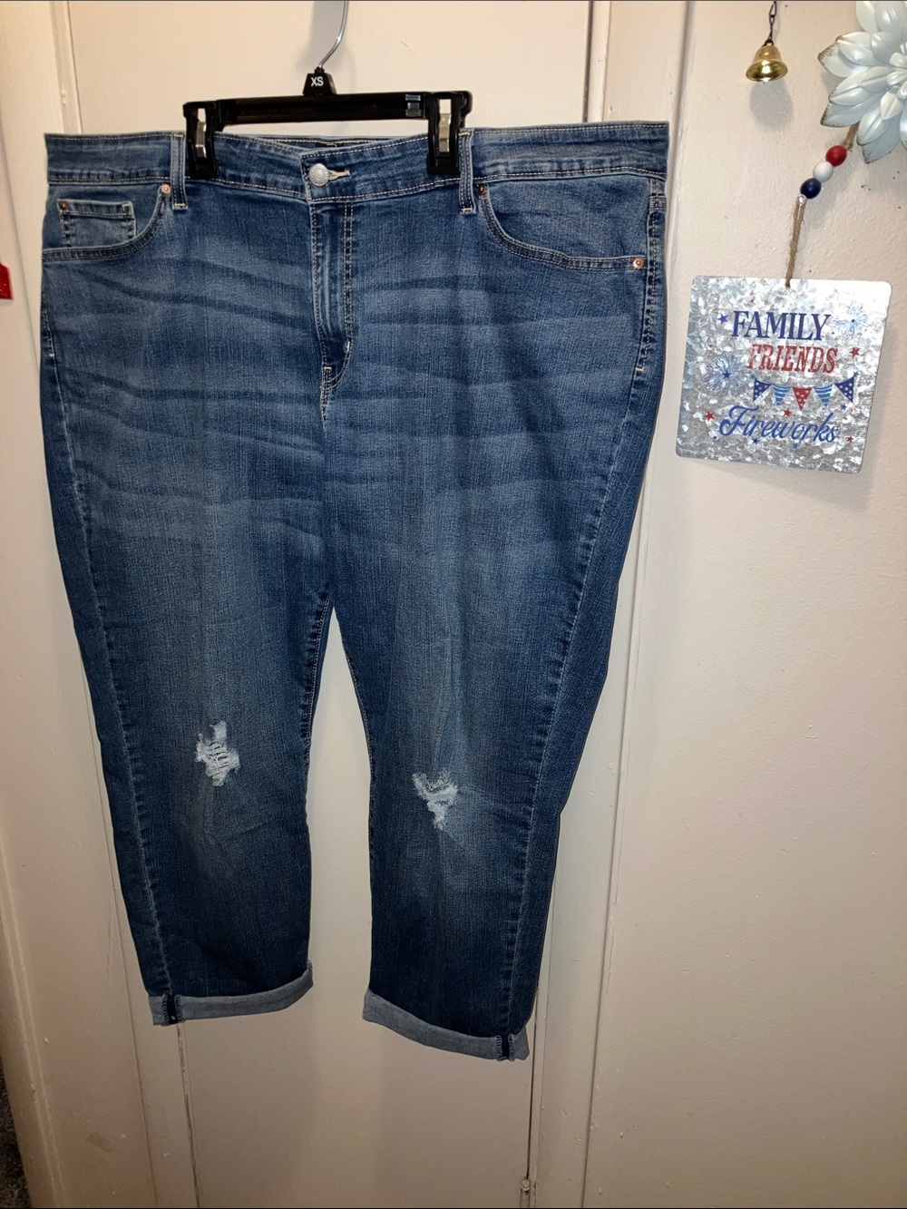 Signature by Levi Strauss Distressed Mid-Blue Cropped Jeans Size 24